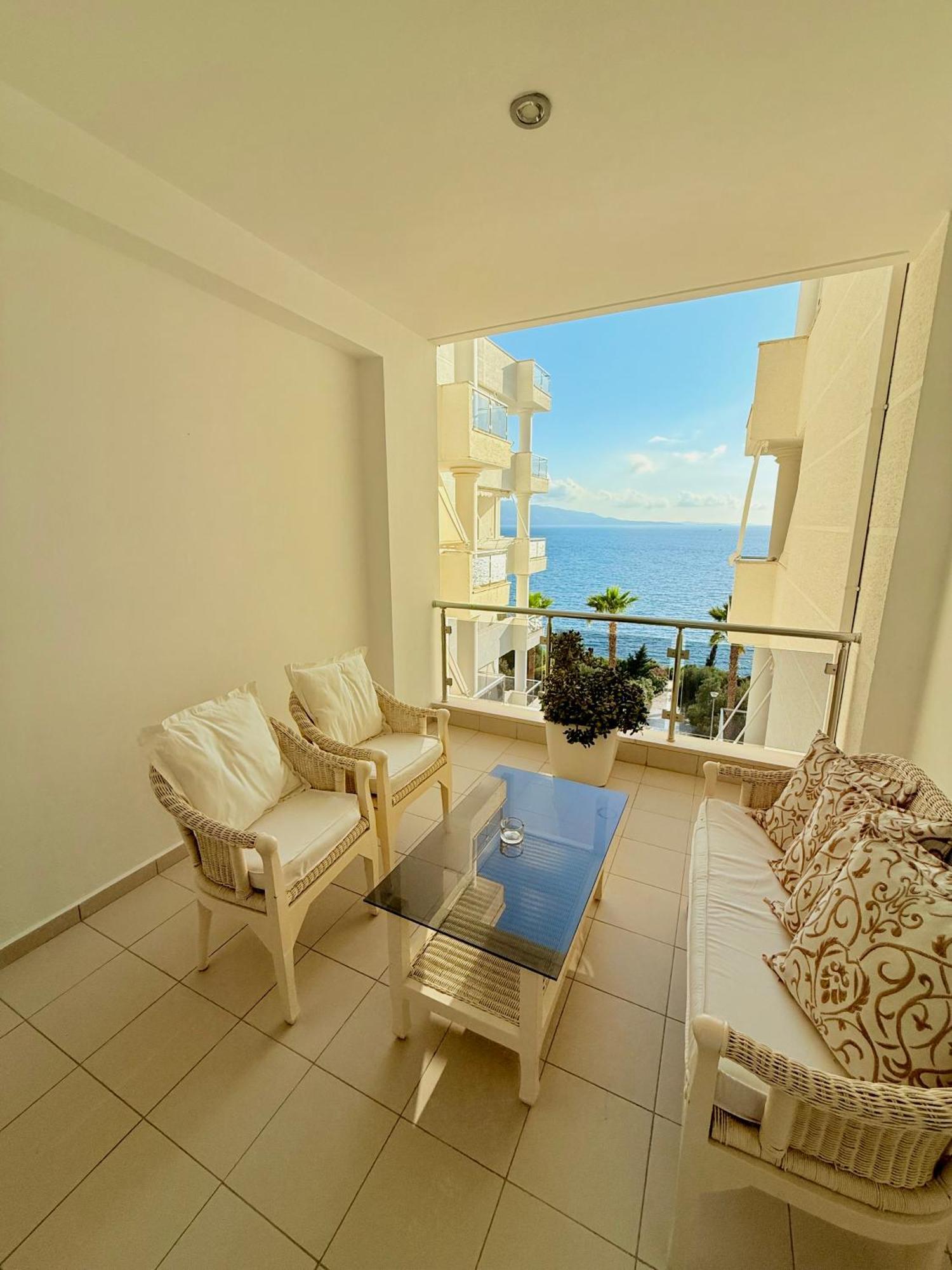 Limani Deluxe Apartments Sarandë Buitenkant foto
