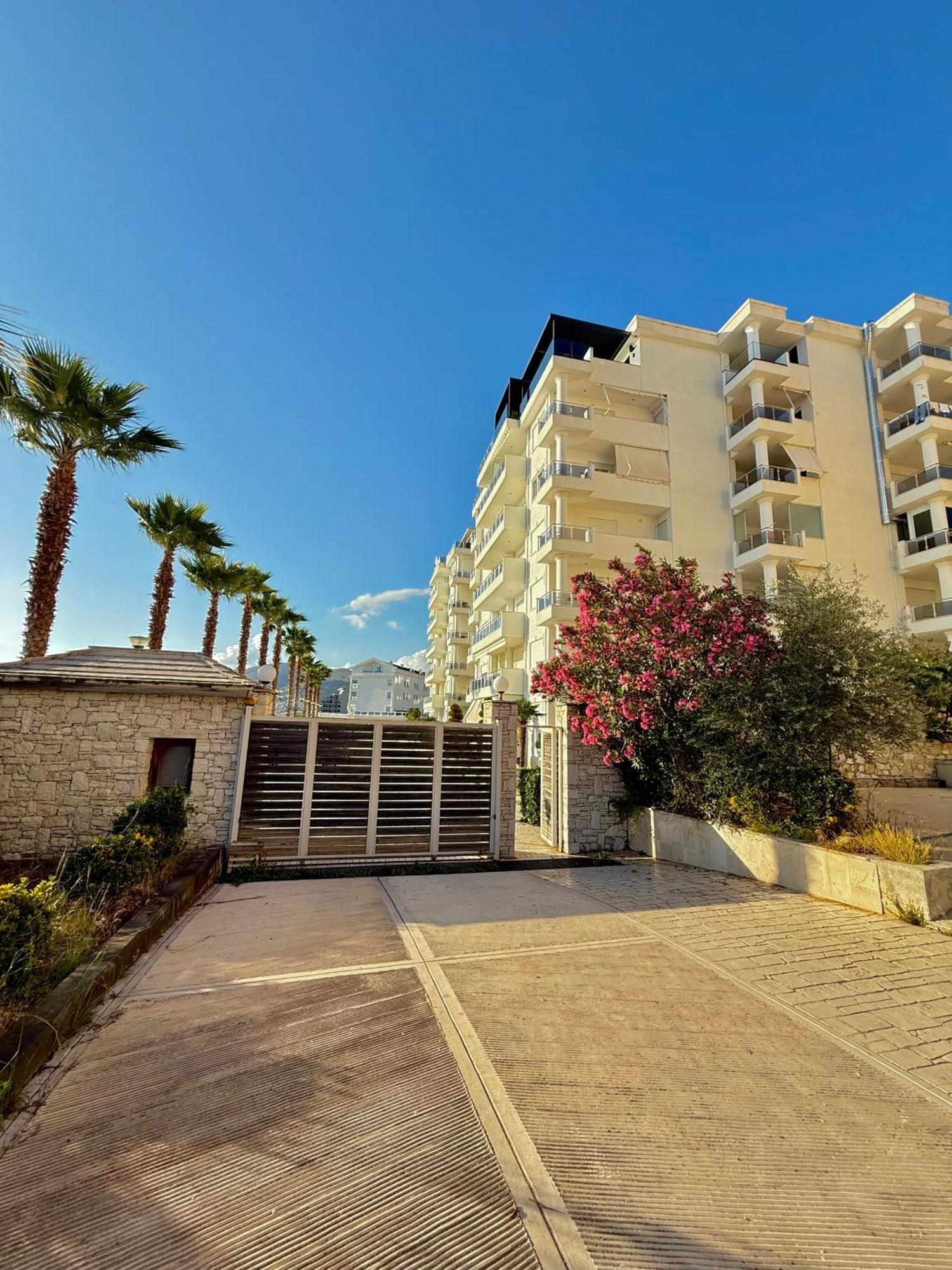 Limani Deluxe Apartments Sarandë Buitenkant foto