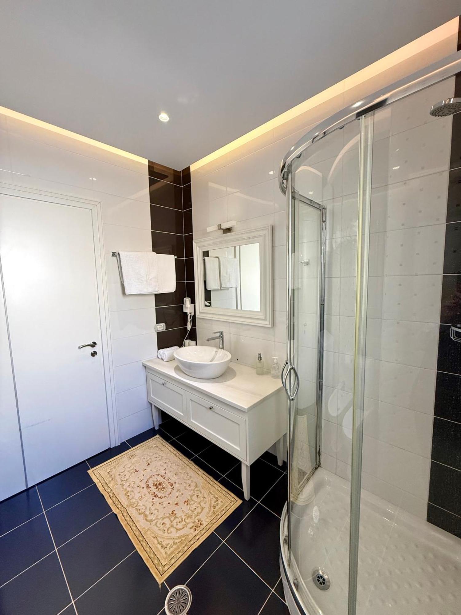 Limani Deluxe Apartments Sarandë Buitenkant foto